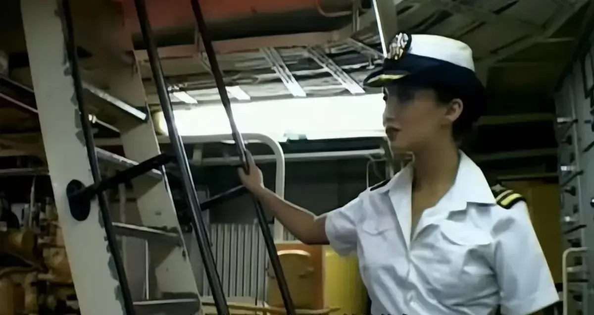 《军舰上的女兵》无删减版全集免费观看-《军舰上的女兵》HD高清在线播放-卡楚米领衔主演战争剧中文版网盘下载